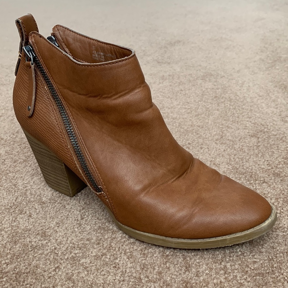 DV by Dolce Vita Ankle Bootie, brown size 11